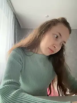 Snapshot of Holy_Poly chatting on November 28, 2025, 8:17 am Holy Poly online show from November 28, 2025, 8:17 am