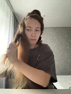 Snapshot of Holy_Poly chatting on December 1, 2025, 8:19 am Holy Poly online show from December 1, 2025, 8:19 am