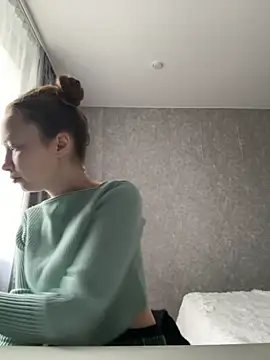 Snapshot of Holy_Poly chatting on December 2, 2025, 8:19 am Holy Poly online show from December 2, 2025, 8:19 am