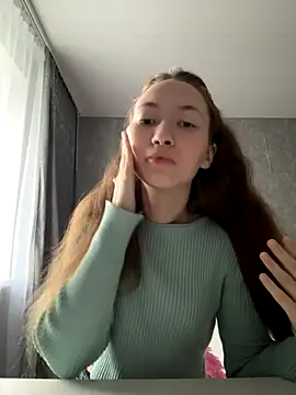 Snapshot of Holy_Poly chatting on December 4, 2025, 8:23 am Holy Poly online show from December 4, 2025, 8:23 am