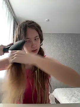 Snapshot of Holy_Poly chatting on December 22, 2025, 8:22 am Holy Poly online show from December 22, 2025, 8:22 am