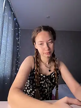 Snapshot of Holy_Poly chatting on January 7, 2026, 7:55 am Holy Poly online show from January 7, 2026, 7:55 am