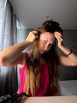 Snapshot of Holy_Poly chatting on January 12, 2026, 7:57 am Holy Poly online show from January 12, 2026, 7:57 am