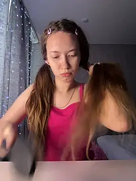 Snapshot of Holy_Poly chatting on January 13, 2026, 7:46 am Holy Poly online show from January 13, 2026, 7:46 am