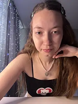 Snapshot of Holy_Poly chatting on February 2, 2026, 7:51 am Holy Poly online show from February 2, 2026, 7:51 am