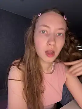 Snapshot of Holy_Poly chatting on February 5, 2026, 7:46 am Holy Poly online show from February 5, 2026, 7:46 am