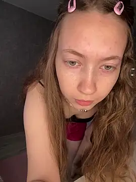 Snapshot of Holy_Poly chatting on February 19, 2026, 7:48 am Holy Poly online show from February 19, 2026, 7:48 am