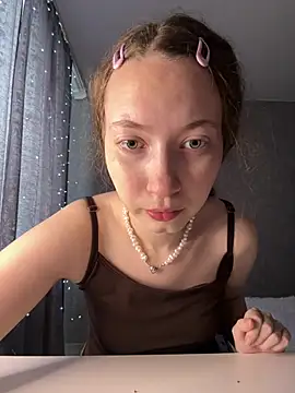 Snapshot of Holy_Poly chatting on February 24, 2026, 5:49 am Holy Poly online show from February 24, 2026, 5:49 am