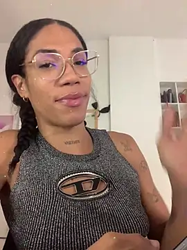  Larabbitxx online show from April 23, 2026, 5:26 pm