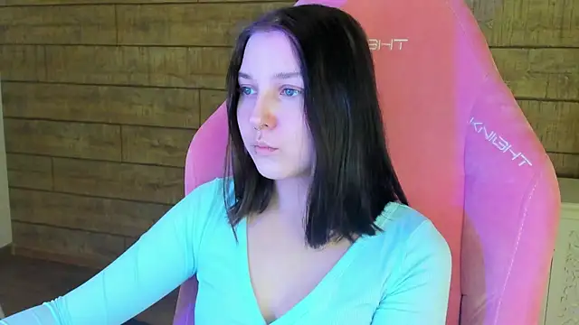 TinnaBurton online show from February 4, 2026, 4:13 pm