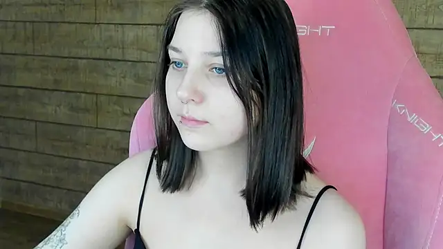 TinnaBurton online show from February 10, 2026, 4:27 am