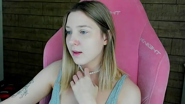 TinnaBurton online show from April 15, 2026, 4:14 pm