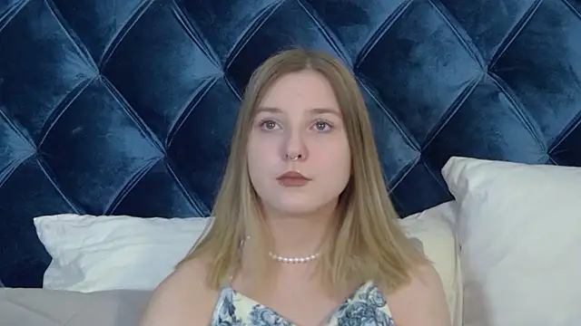 TinnaBurton online show from April 19, 2026, 4:06 pm