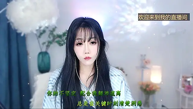 Snapshot of Laura_520 chatting on December 1, 2025, 6:51 am Laura 520 online show from December 1, 2025, 6:51 am