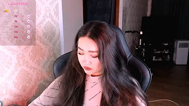 Emma Uilson online show from April 18, 2026, 5:50 pm