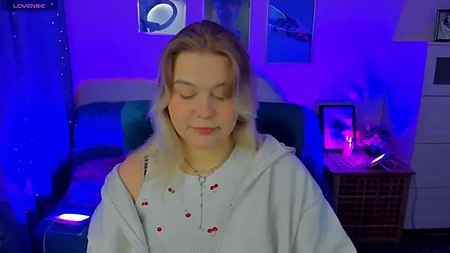 Snapshot of LouiseMous chatting on November 29, 2025, 9:51 pm LouiseMous online show from November 29, 2025, 9:51 pm