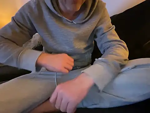 Brandonn1989amateur online show from February 8, 2026, 8:34 pm