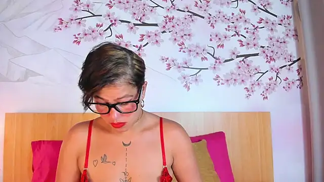 Laura Torress online show from May 27, 2026, 3:03 am
