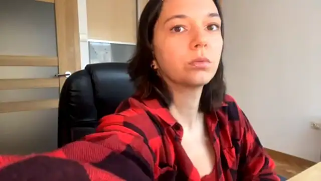 Snapshot of TreasaDolecki chatting on November 19, 2025, 10:59 am TreasaDolecki online show from November 19, 2025, 10:59 am