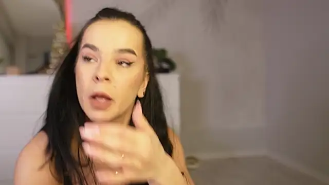 Miss Denisse online show from December 13, 2025, 8:47 pm