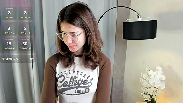 MarilynMun online show from December 19, 2025, 2:07 am