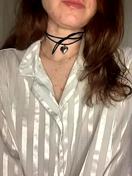 Snapshot of Alishiass399 chatting on November 19, 2025, 12:32 am Alishiass399 online show from November 19, 2025, 12:32 am