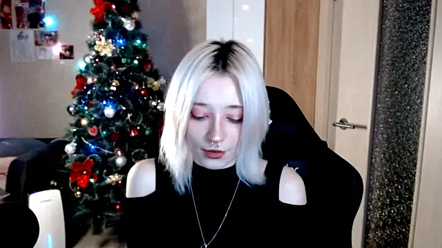 SophiaLur online show from January 11, 2026, 4:23 pm