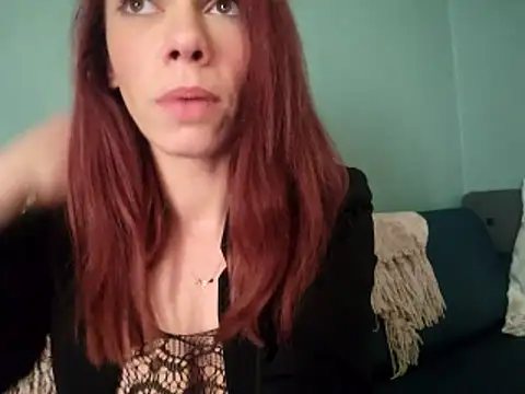 Snapshot of Mimakario chatting on December 14, 2025, 12:32 pm Mimakario online show from December 14, 2025, 12:32 pm