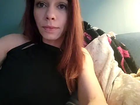 Snapshot of Mimakario chatting on December 19, 2025, 2:35 pm Mimakario online show from December 19, 2025, 2:35 pm