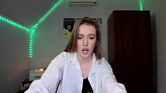 Snapshot of tinyglow chatting on December 2, 2025, 2:12 pm tinyglow online show from December 2, 2025, 2:12 pm