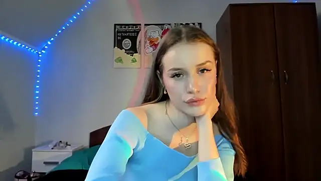 Snapshot of tinyglow chatting on December 3, 2025, 4:49 pm tinyglow online show from December 3, 2025, 4:49 pm