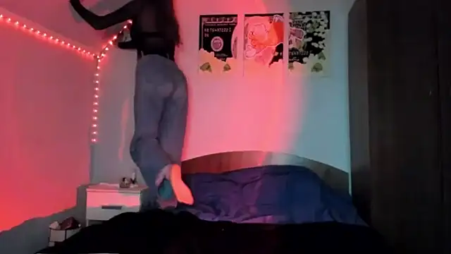 tinyglow online show from March 5, 2026, 7:43 pm