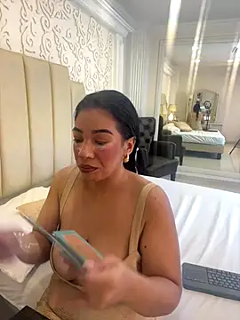 Snapshot of IvannaClaire chatting on December 17, 2025, 12:33 pm IvannaClaire online show from December 17, 2025, 12:33 pm