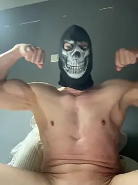 Snapshot of Luna_MaskedMan chatting on May 22, 2026, 9:42 pm Luna MaskedMan online show from May 22, 2026, 9:42 pm