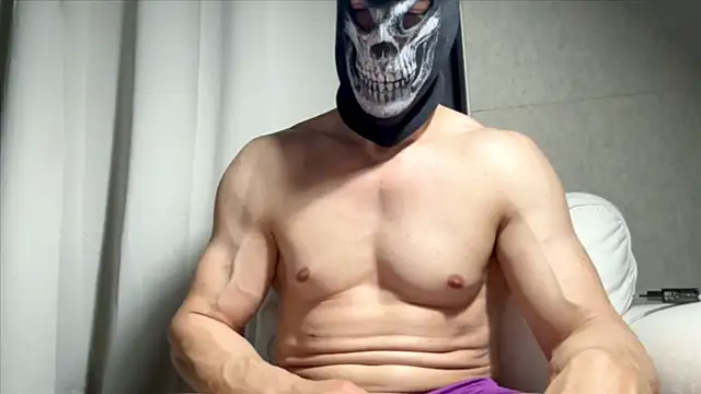 Snapshot of Luna_MaskedMan chatting on June 5, 2026, 11:10 pm Luna MaskedMan online show from June 5, 2026, 11:10 pm