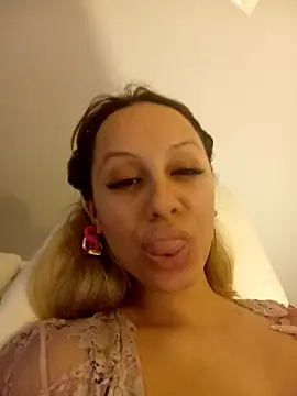 cleopatravodos online show from November 19, 2025, 2:39 pm