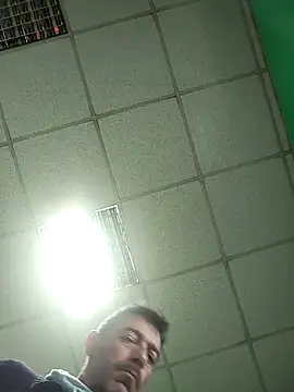 platone09 online show from November 8, 2025, 2:17 pm