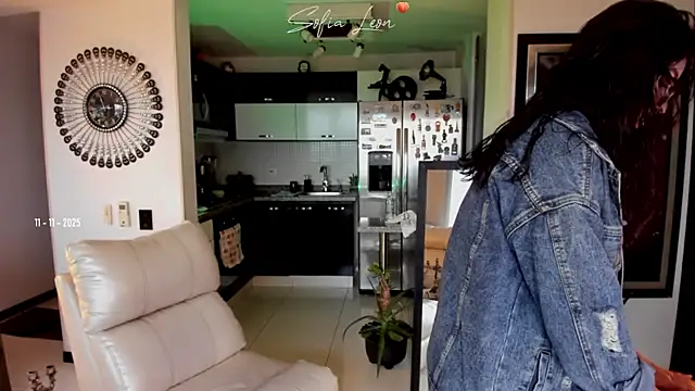 sofiasexhot online show from November 11, 2025, 7:58 pm