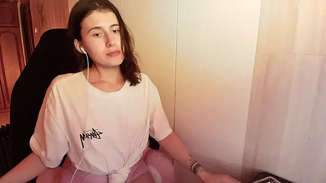 KristinaScott online show from February 24, 2026, 4:05 pm