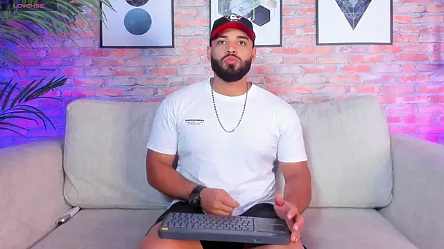 Snapshot of Chris_Varden chatting on December 2, 2025, 7:20 pm Chris Varden online show from December 2, 2025, 7:20 pm