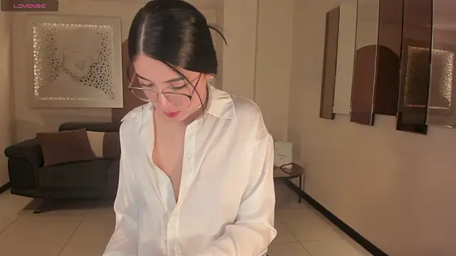 Snapshot of HaileyRoss_ chatting on December 5, 2025, 12:03 pm HaileyRoss online show from December 5, 2025, 12:03 pm