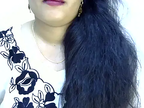 Muskan Jha online show from May 7, 2026, 2:33 pm