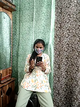 Snapshot of Muskan_12thh chatting on November 18, 2025, 3:27 pm Muskan 12thh online show from November 18, 2025, 3:27 pm