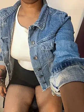 Snapshot of Lilly_islive chatting on November 18, 2025, 4:11 pm Lilly islive online show from November 18, 2025, 4:11 pm