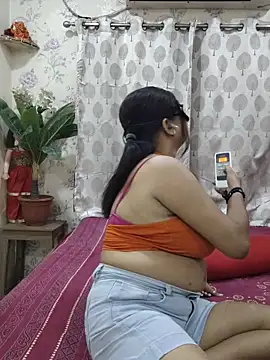 Cute-richa1 online show from May 22, 2026, 4:56 pm