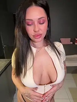 Lolla dolly online show from November 28, 2025, 9:28 pm