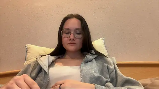 Snapshot of MidnightMelt chatting on November 16, 2025, 1:17 pm MidnightMelt online show from November 16, 2025, 1:17 pm