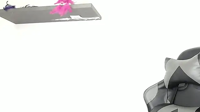 Snapshot of Nina-foxx chatting on December 16, 2025, 8:25 pm Nina-foxx online show from December 16, 2025, 8:25 pm