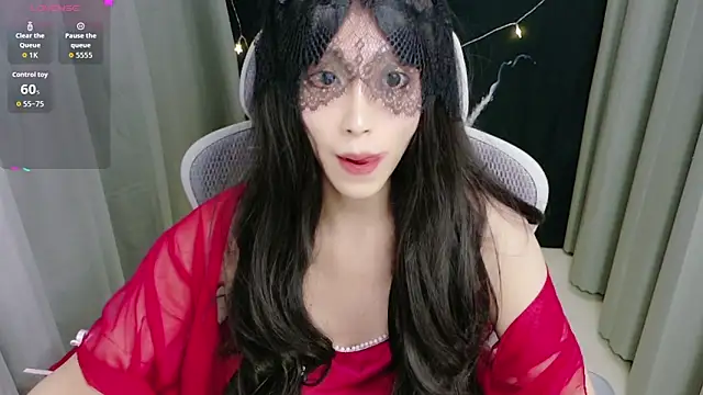 Lulu QAQ online show from November 19, 2025, 1:44 pm