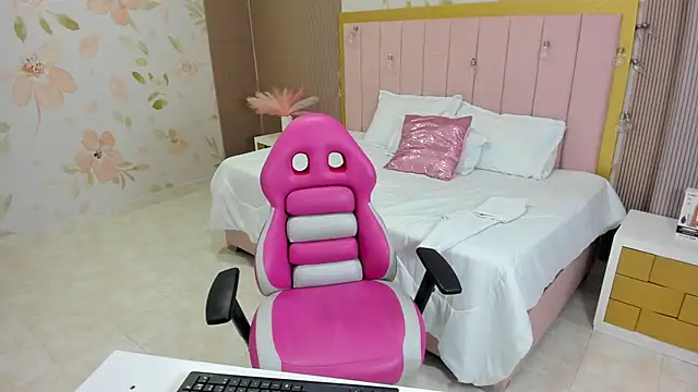 Kendall curves online show from December 3, 2025, 11:30 am